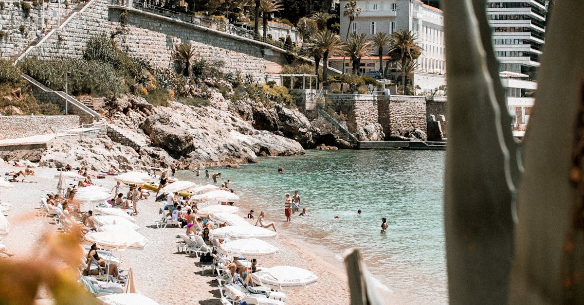 What are the Australian standards for hot water systems?